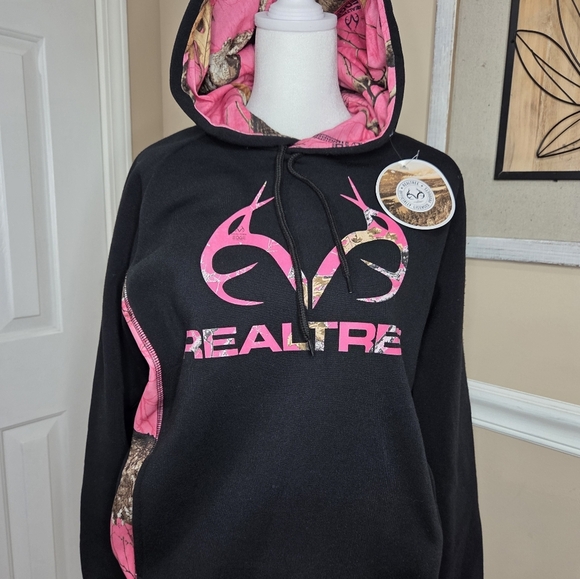 Realtree Edge Black Hoodie with Pink Design NEW - Picture 8 of 13